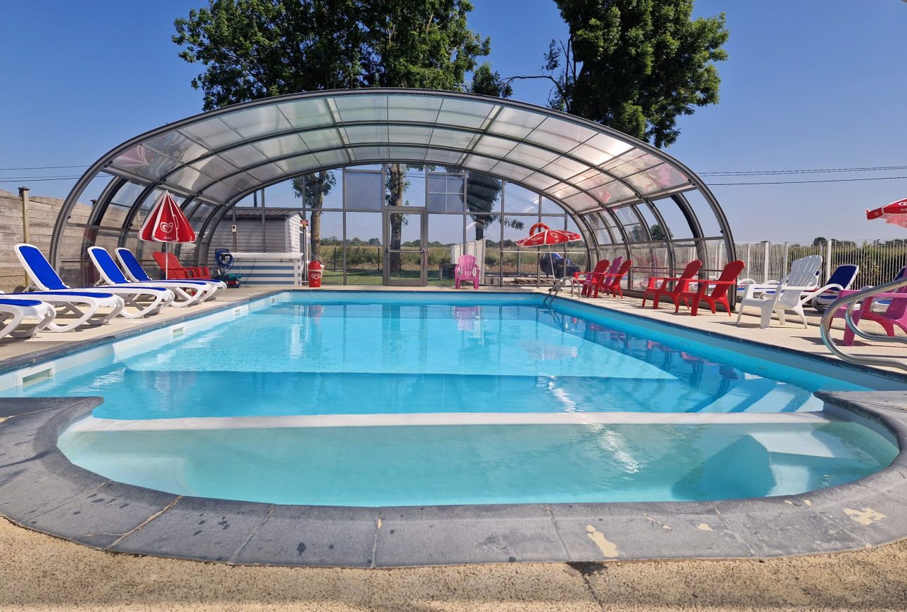 piscine-couverte-chauffee-camping-normandie
