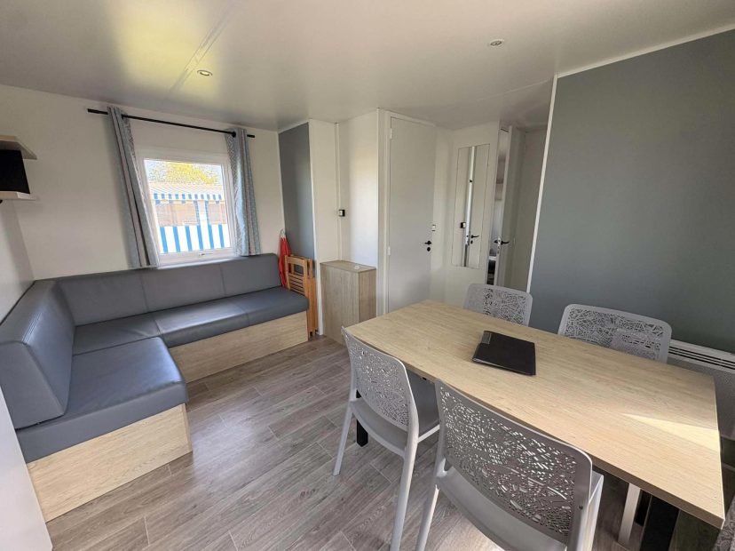 salle-a-manger-salon-lodge-87-mobil-home-soleil