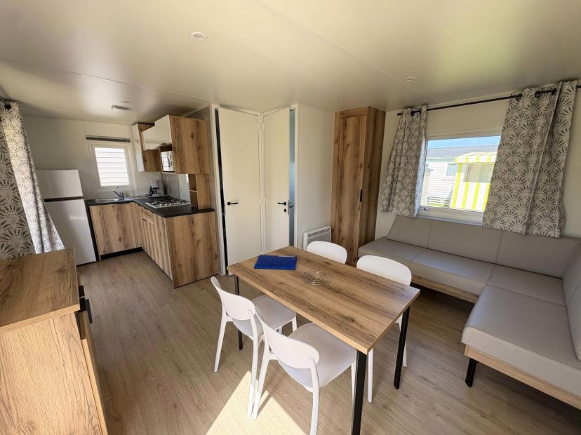 salle-a-manger-salon-lodge-77-vacances-balleroy-bayeux