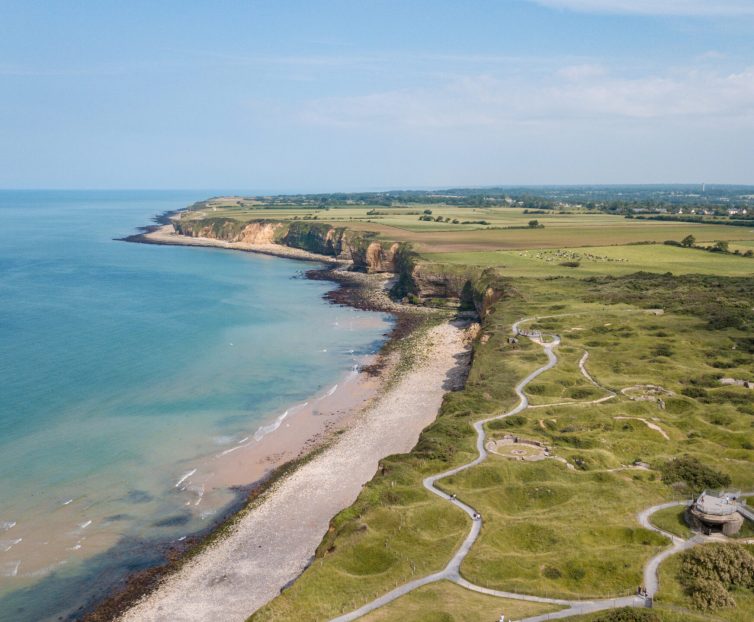 Photo aérienne par drone des plages du débarquement en normandie