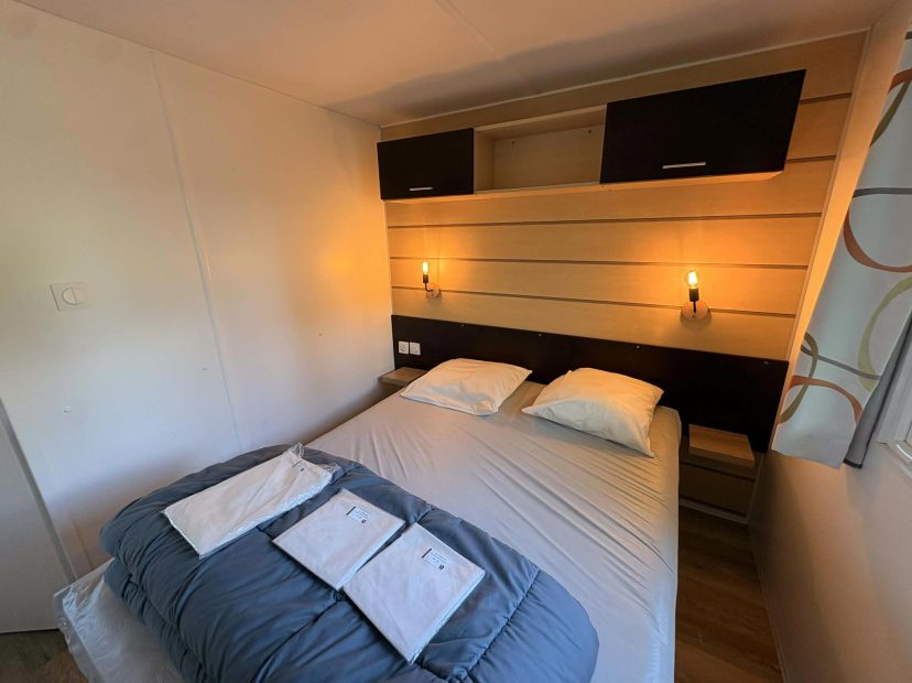 chambre-lit-mobil-home-titania-confort
