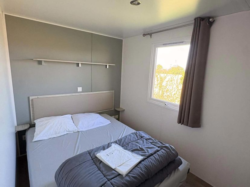 chambre-parental-mobil-home-evo-40-camping-normandie-calvados